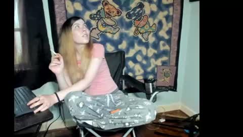 Snapshot of roxihazeleyes chatting on June 2026 04:17:02 PM roxihazeleyes online show from June 2026 04:17:02 PM