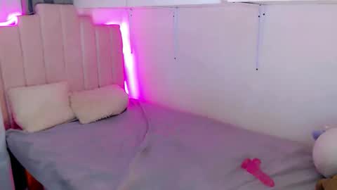 Snapshot of roxxy_blossom chatting on January 2026 06:06:02 AM roxxy_blossom online show from January 2026 06:06:02 AM