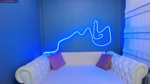 Roxy online show from April 2026 01:30:01 AM