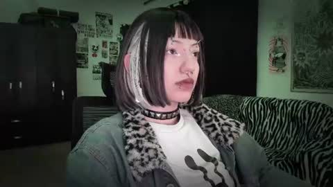 Roxy Independient model Help me to reach 50 thumbs up online show from June 2026 12:55:02 AM