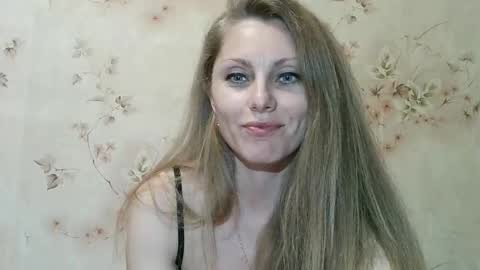 Snapshot of roxyfox18x01 chatting on April 2026 07:34:01 PM roxyfox18x01 online show from April 2026 07:34:01 PM