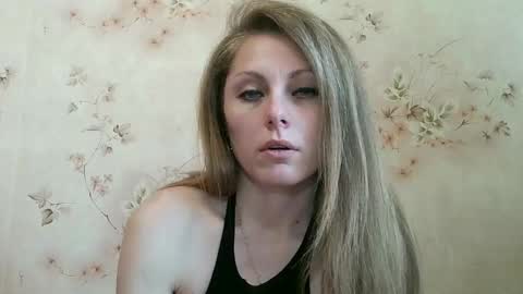 Snapshot of roxyfox18x01 chatting on April 2026 07:58:01 AM roxyfox18x01 online show from April 2026 07:58:01 AM