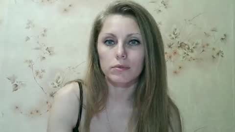 Snapshot of roxyfox18x01 chatting on April 2026 08:15:01 PM roxyfox18x01 online show from April 2026 08:15:01 PM