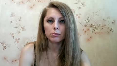 Snapshot of roxyfox18x01 chatting on May 2026 07:48:02 AM roxyfox18x01 online show from May 2026 07:48:02 AM
