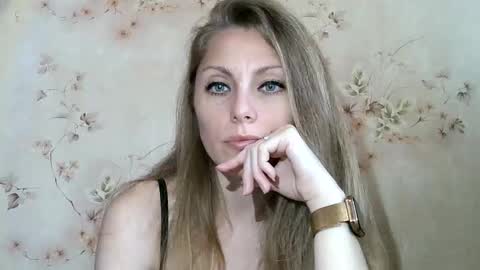 Snapshot of roxyfox18x01 chatting on May 2026 06:30:01 AM roxyfox18x01 online show from May 2026 06:30:01 AM