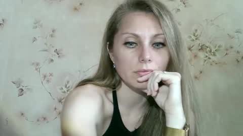 Snapshot of roxyfox18x01 chatting on May 2026 07:25:01 AM roxyfox18x01 online show from May 2026 07:25:01 AM