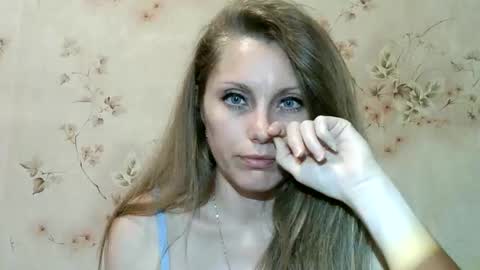 Snapshot of roxyfox18x01 chatting on May 2026 07:32:02 PM roxyfox18x01 online show from May 2026 07:32:02 PM