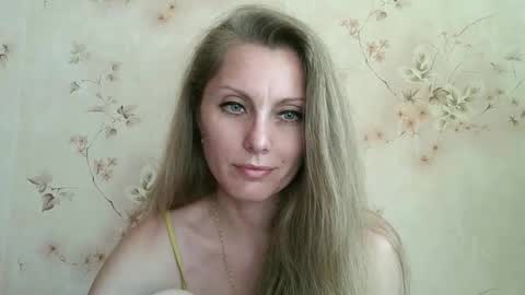 Snapshot of roxyfox18x01 chatting on May 2026 01:48:02 PM roxyfox18x01 online show from May 2026 01:48:02 PM