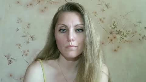 Snapshot of roxyfox18x01 chatting on May 2026 01:05:02 PM roxyfox18x01 online show from May 2026 01:05:02 PM