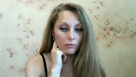 Snapshot of roxyfox18x01 chatting on May 2026 08:10:01 AM roxyfox18x01 online show from May 2026 08:10:01 AM
