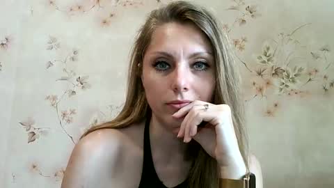 Snapshot of roxyfox18x01 chatting on June 2026 07:25:02 AM roxyfox18x01 online show from June 2026 07:25:02 AM