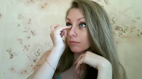 Snapshot of roxyfox18x01 chatting on June 2026 02:11:01 PM roxyfox18x01 online show from June 2026 02:11:01 PM