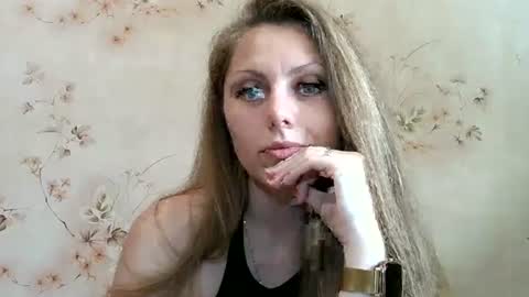 Snapshot of roxyfox18x01 chatting on June 2026 07:21:02 AM roxyfox18x01 online show from June 2026 07:21:02 AM