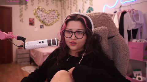 roxysuh online show from April 2026 07:45:01 AM