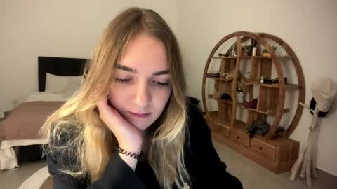 Roxy online show from March 2026 07:24:02 PM