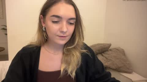Snapshot of roxysweetdream chatting on June 2026 12:22:02 PM Roxy online show from June 2026 12:22:02 PM