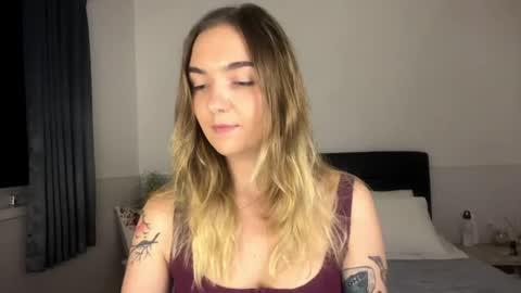 Snapshot of roxysweetdream chatting on July 2026 04:00:02 PM Roxy online show from July 2026 04:00:02 PM