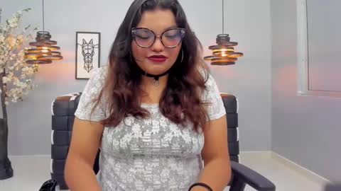 Roxy Vixen  online show from November 2025 03:31:01 AM