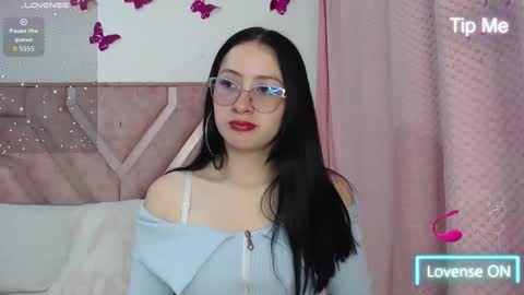Snapshot of roxyy_fox chatting on June 2026 02:50:02 AM Roxy online show from June 2026 02:50:02 AM