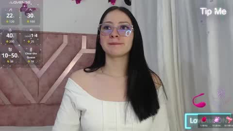Snapshot of roxyy_fox chatting on June 2026 07:47:02 AM Roxy online show from June 2026 07:47:02 AM