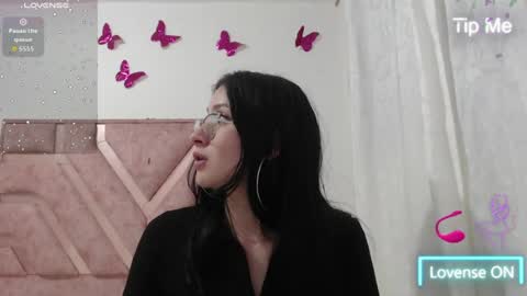 Snapshot of roxyy_fox chatting on July 2026 04:07:02 AM Roxy online show from July 2026 04:07:02 AM