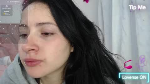 Snapshot of roxyy_fox chatting on July 2026 04:41:01 AM Roxy online show from July 2026 04:41:01 AM