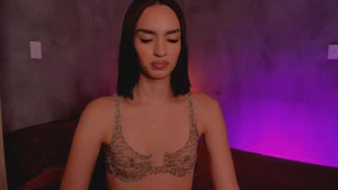 Snapshot of roxyy_x chatting on April 2026 09:57:02 PM val online show from April 2026 09:57:02 PM