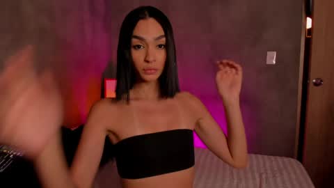 Snapshot of roxyy_x chatting on May 2026 11:45:02 PM val online show from May 2026 11:45:02 PM