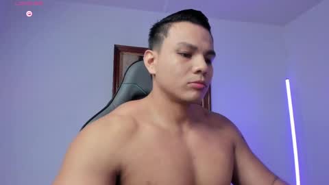 Snapshot of roy__constance chatting on June 2026 03:40:02 AM Roy Constance online show from June 2026 03:40:02 AM