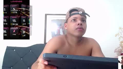 royal_xx online show from March 2026 08:25:01 PM