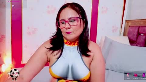 Snapshot of rubiqueens chatting on June 2026 01:14:01 AM RubiQueens online show from June 2026 01:14:01 AM