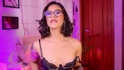 Snapshot of rue_bellafire chatting on January 2026 06:35:01 PM Rue online show from January 2026 06:35:01 PM