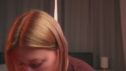 Mila online show from November 2025 04:22:01 AM