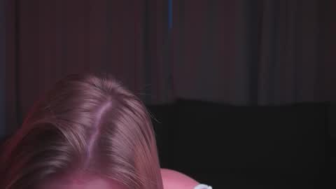 Mila online show from November 2025 04:14:02 AM