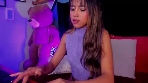 Snapshot of rue_zue chatting on November 2025 01:33:02 PM rue_zue online show from November 2025 01:33:02 PM