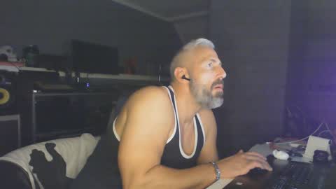 Chico que rico Caliente online show from January 2025 03:20:02 AM