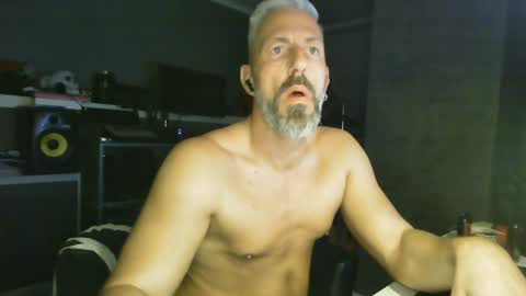 Chico que rico Caliente online show from January 2025 05:58:02 AM