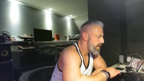 Chico que rico Caliente online show from February 2026 02:30:01 AM