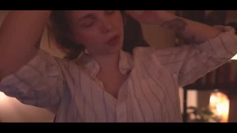 Elena online show from November 2025 10:37:01 PM