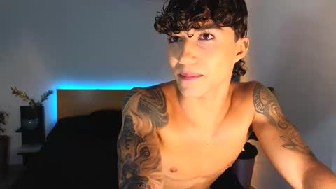  R U S S E L L  online show from September 2025 10:44:01 PM