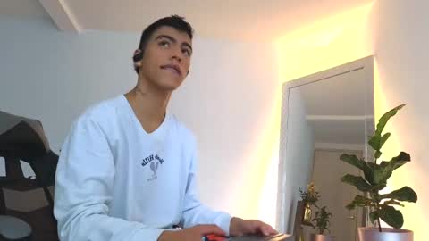  R U S S E L L  online show from September 2025 11:26:01 AM