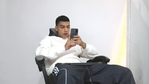  R U S S E L L  online show from November 2025 09:31:01 AM