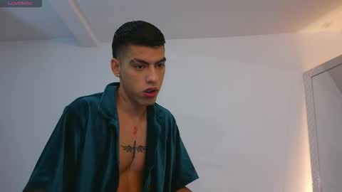  R U S S E L L  online show from November 2025 07:25:01 AM