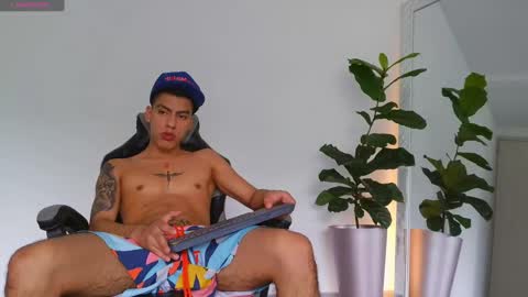  R U S S E L L  online show from November 2025 01:48:02 PM