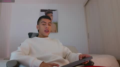  R U S S E L L  online show from December 2025 09:29:02 AM