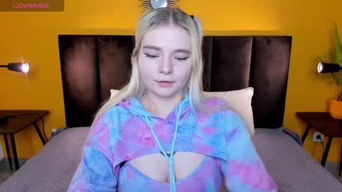 ruthbryant online show from December 2025 01:00:01 AM