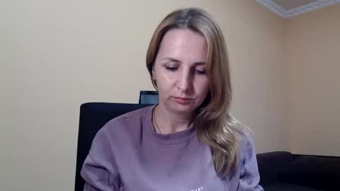 Snapshot of ruthpark chatting on October 2025 08:47:02 AM Ruth online show from October 2025 08:47:02 AM