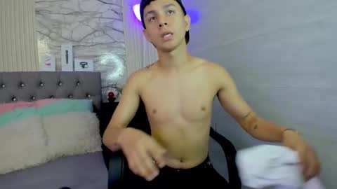 Snapshot of ryan_rouss_ chatting on December 2024 08:04:02 PM ryan rouss online show from December 2024 08:04:02 PM