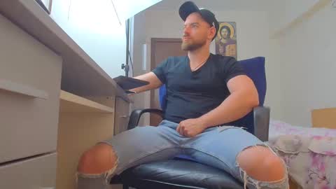 Snapshot of ryanstone_ chatting on May 2026 06:31:01 AM Ryanstone online show from May 2026 06:31:01 AM