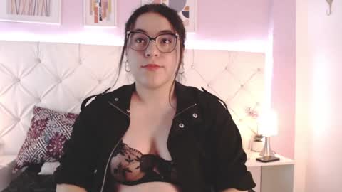 Snapshot of ryder_n_violet chatting on February 2025 09:43:01 AM Ryder and Violet online show from February 2025 09:43:01 AM